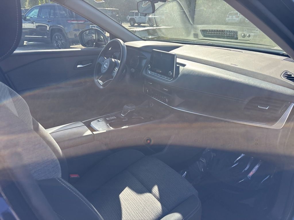 Used 2023 Nissan Rogue SV image 18