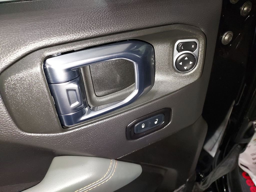 Used 2025 Jeep Gladiator Mojave image 19