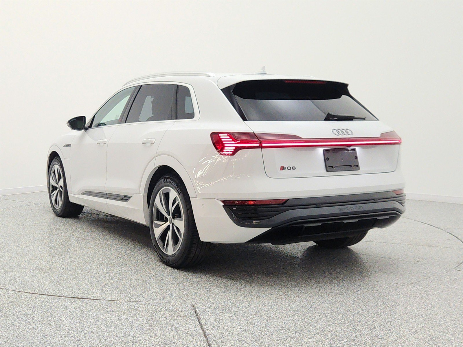 Used 2024 Audi Q8 e-tron Premium Plus w/ Premium Plus Package AWD/4WD image 7