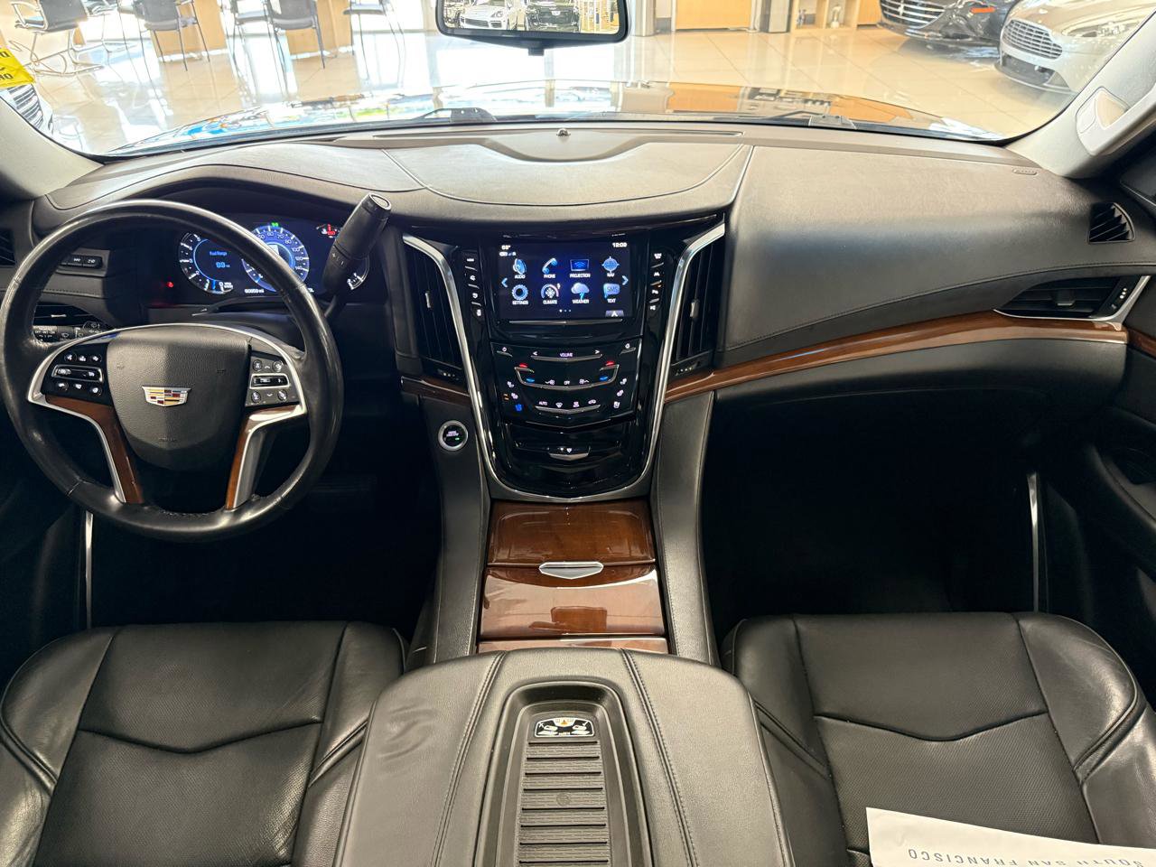 Used 2018 Cadillac Escalade Luxury AWD/4WD image 13