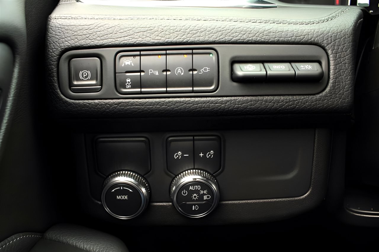 Used 2021 GMC Yukon XL Denali w/ Advanced Technology Package image 26