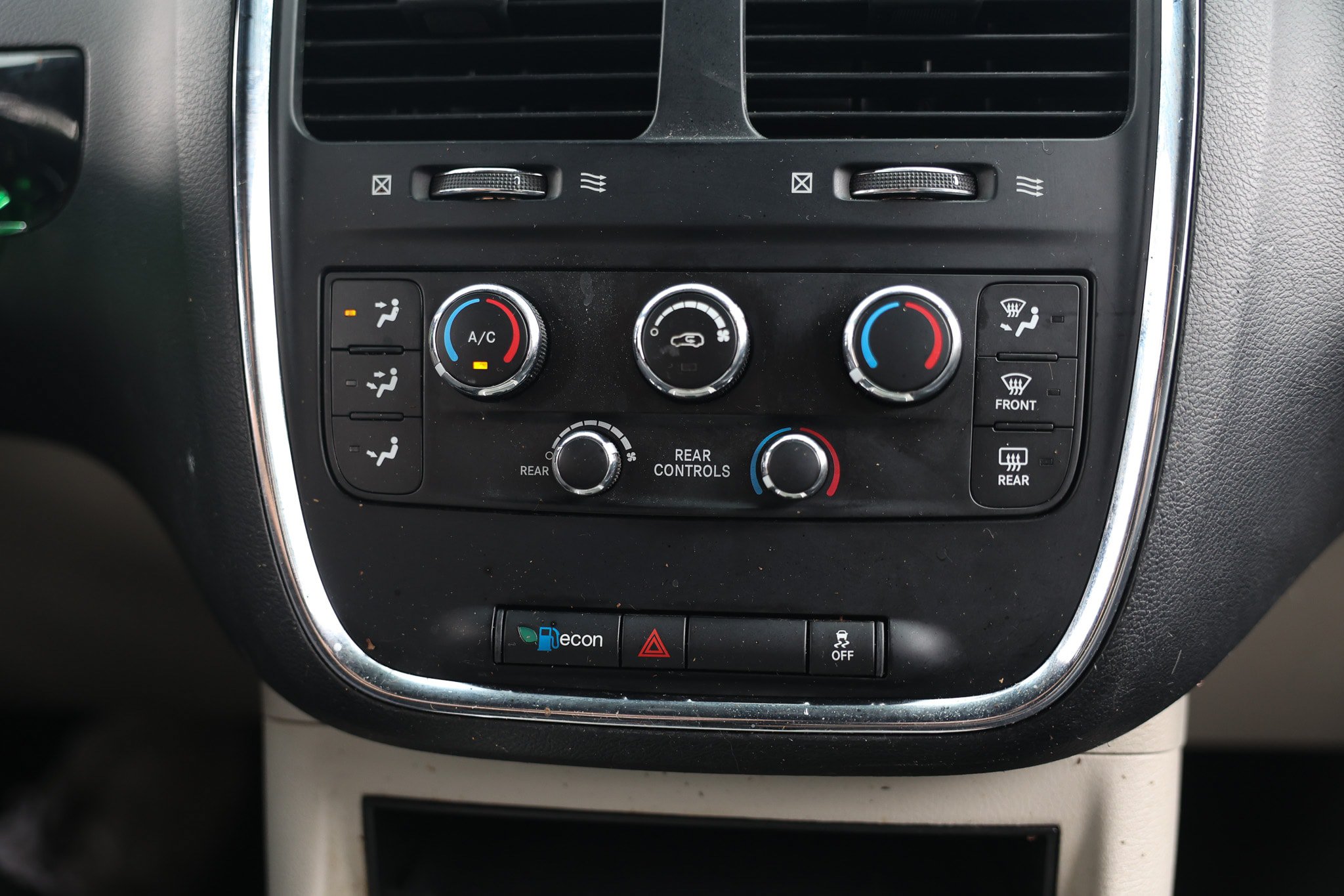 Used 2018 Dodge Grand Caravan SXT FWD image 35