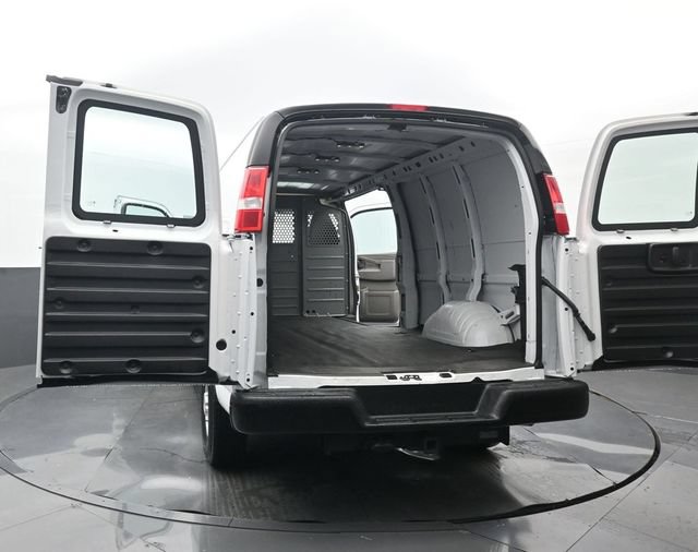 Used 2023 Chevrolet Express 2500 Extended RWD image 17