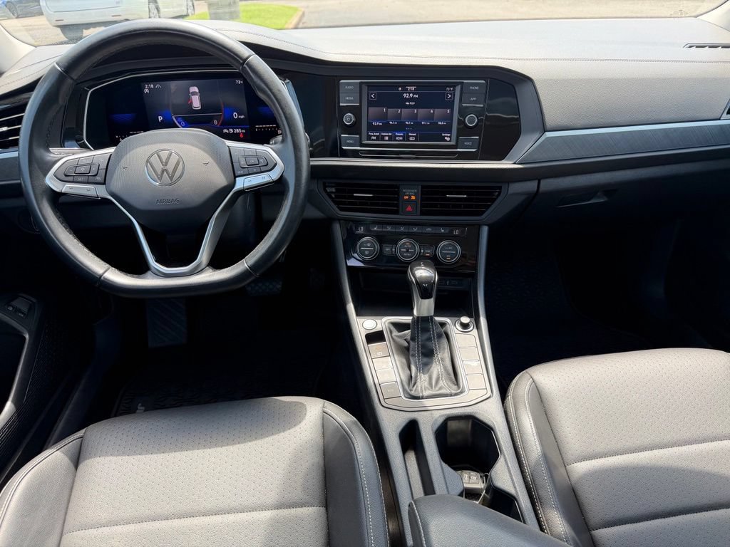 Certified 2022 Volkswagen Jetta SE FWD image 24