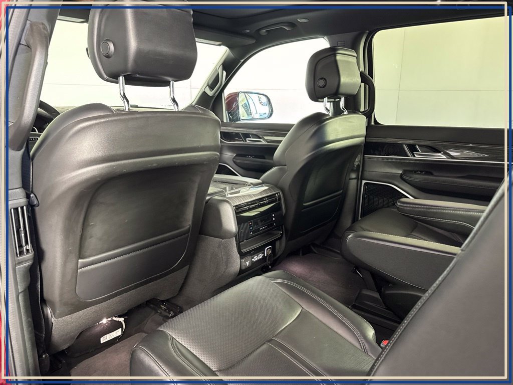 Used 2022 Jeep Wagoneer Series III w/ Premium Group I AWD/4WD image 37