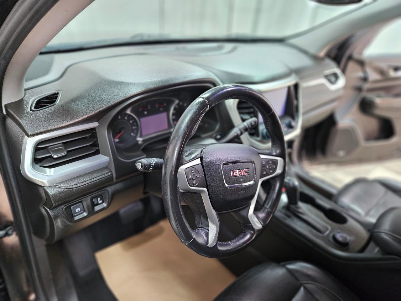 Used 2019 GMC Acadia SLT image 18