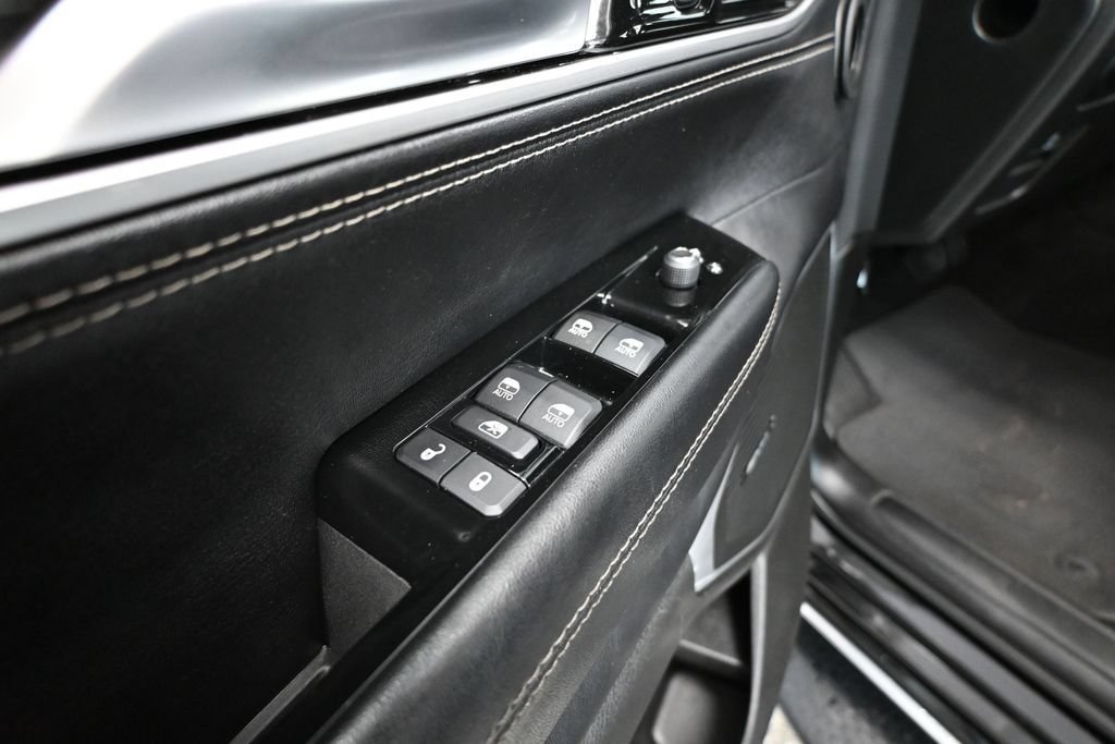 Used 2024 Jeep Wagoneer L Series III w/ Rear Seat Video Group 1 AWD/4WD image 21