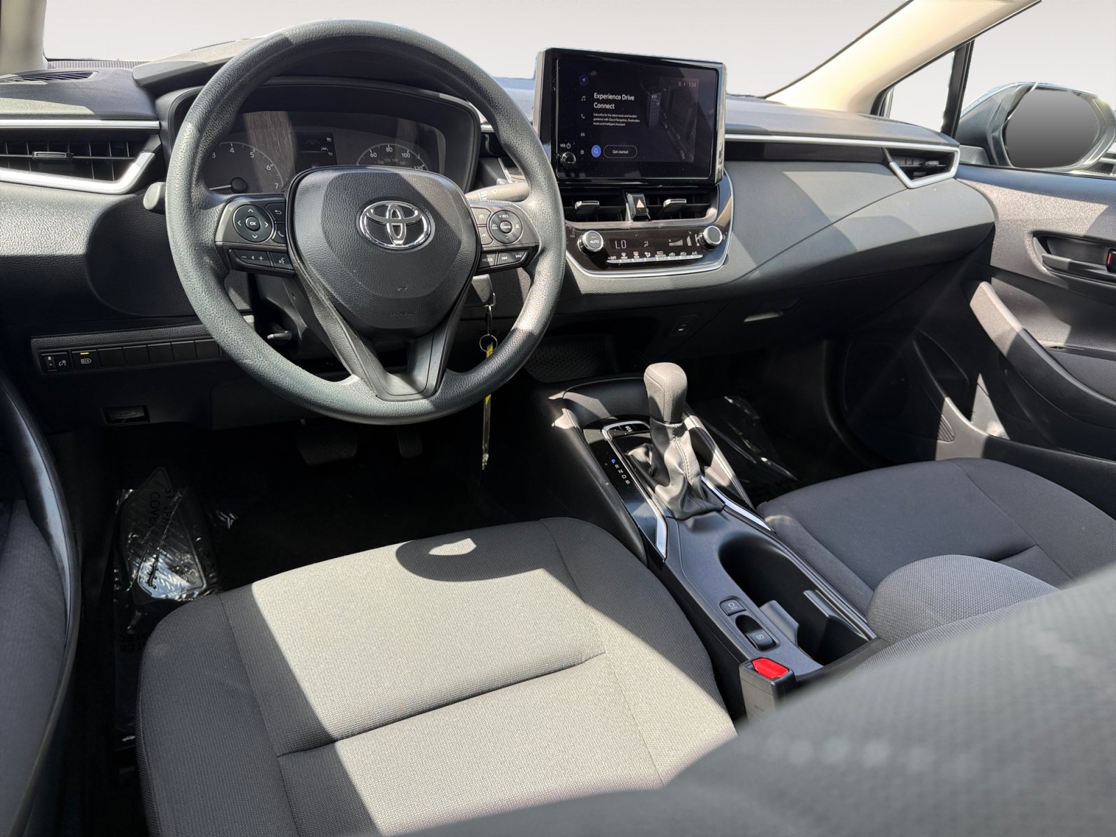 Used 2025 Toyota Corolla LE FWD image 15