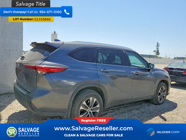 Used 2021 Toyota Highlander XLE AWD/4WD image 4