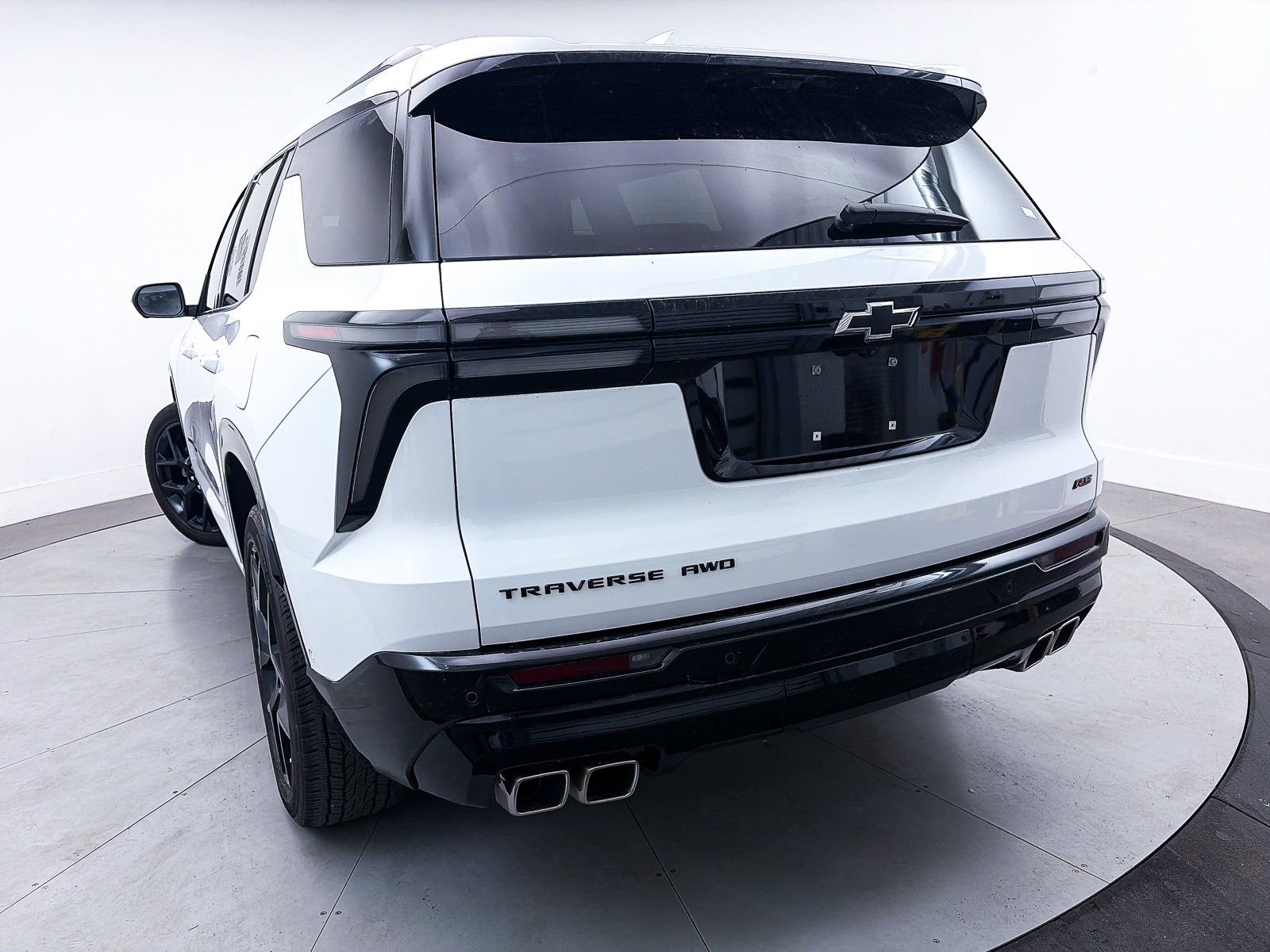 Used 2024 Chevrolet Traverse RS w/ LPO, Floor Liner Package image 4