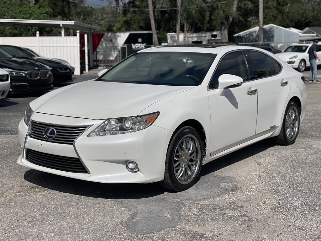 Used 2015 Lexus ES 300h w/ Navigation System Package FWD image 18