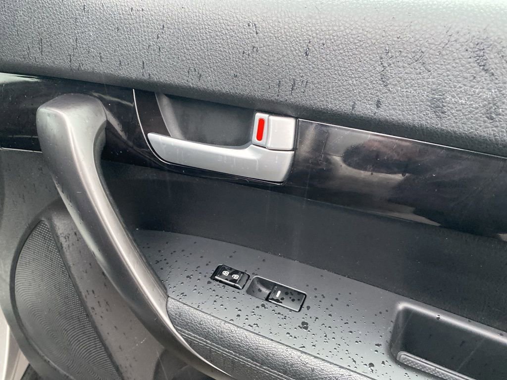 Used 2015 Kia Sorento LX image 12