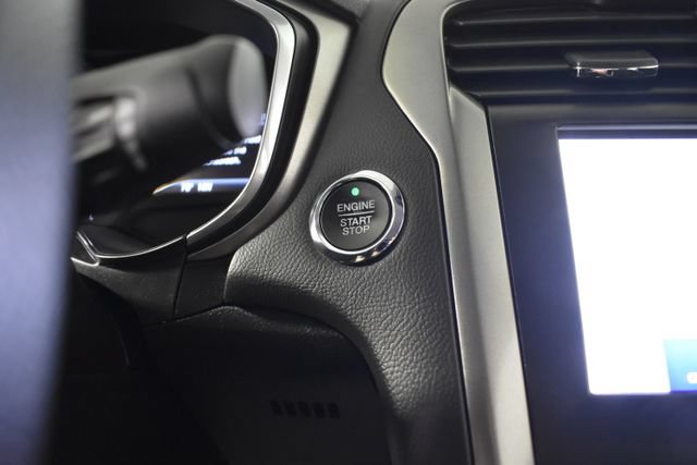Used 2020 Ford Fusion SE FWD image 17