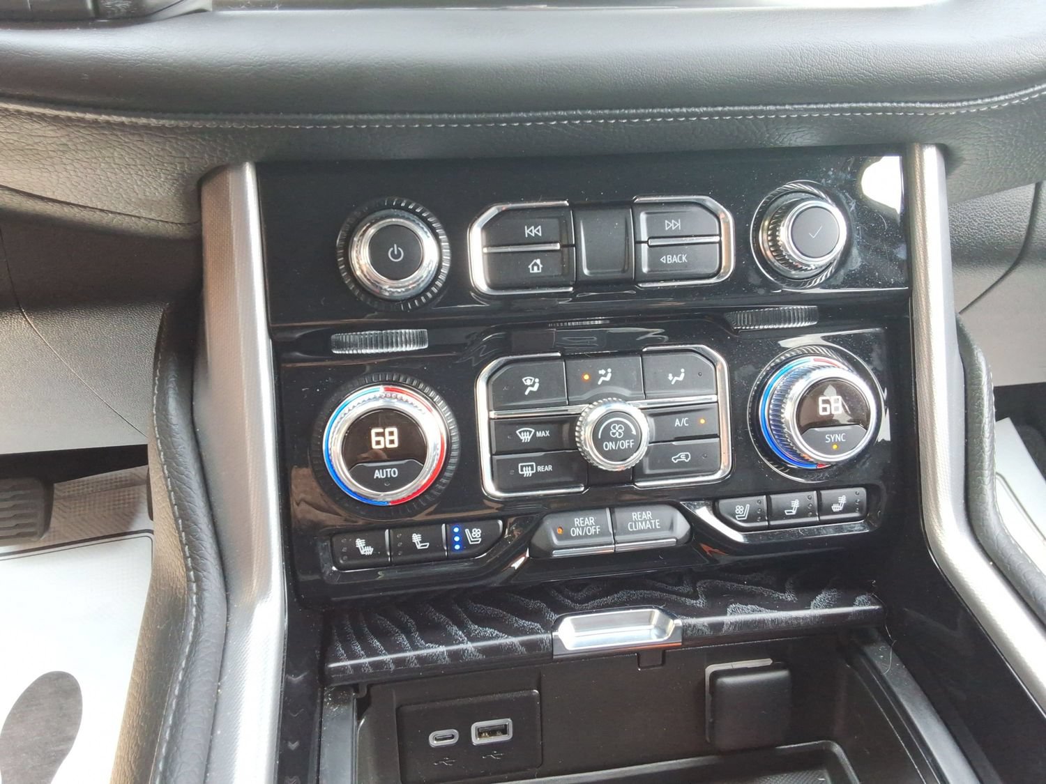 Used 2024 GMC Yukon XL Denali AWD/4WD image 17