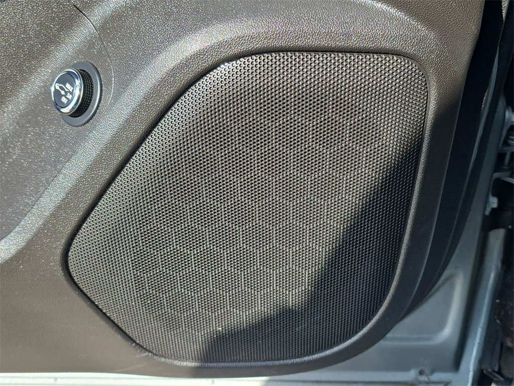 Used 2023 GMC Acadia SLE w/ Driver Convenience Package image 25