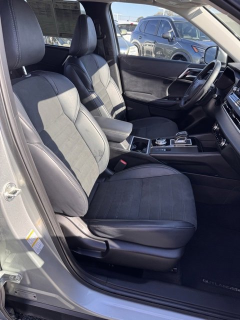 Used 2024 Mitsubishi Outlander SE image 12