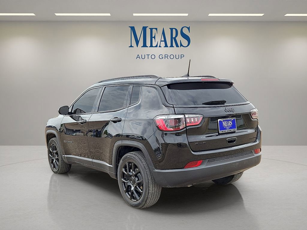 Used 2023 Jeep Compass Latitude w/ Convenience Group AWD/4WD image 3