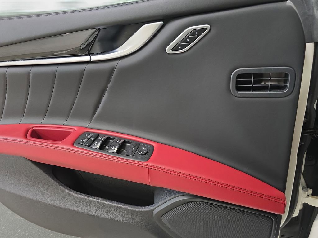 Used 2023 Maserati Ghibli Modena image 25