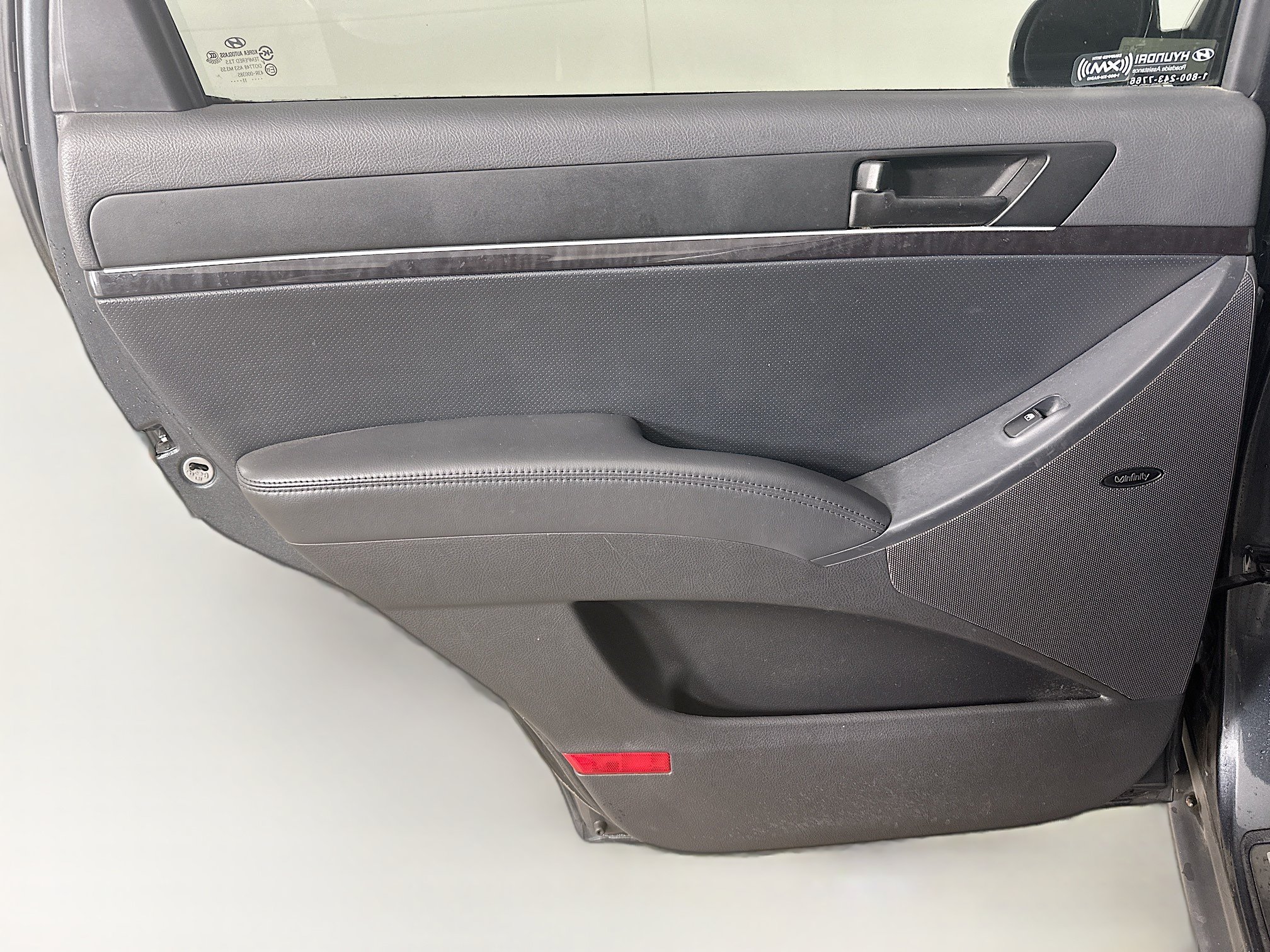 Used 2011 Hyundai Veracruz Limited FWD image 25