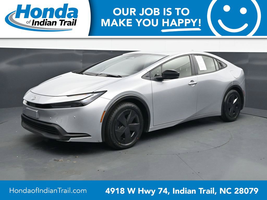 Used 2025 Toyota Prius LE FWD image 3