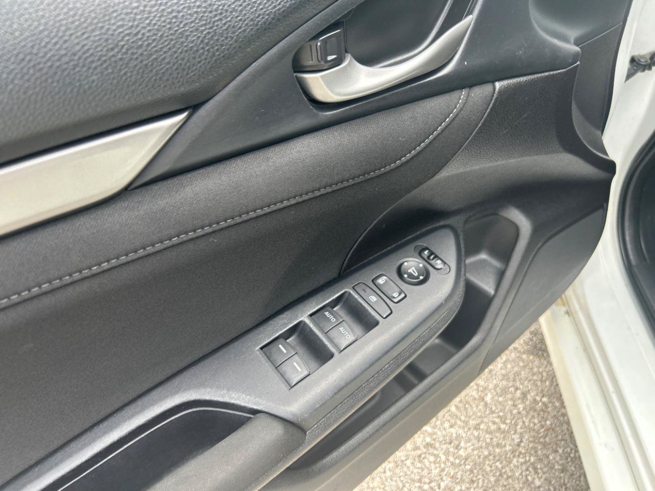Used 2019 Honda Civic EX image 12