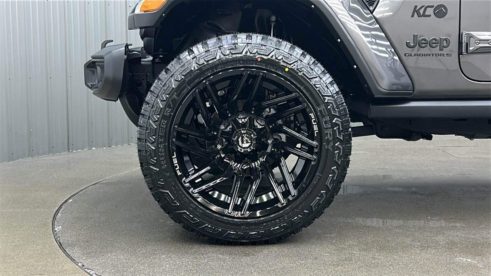 Used 2024 Jeep Gladiator Willys image 9