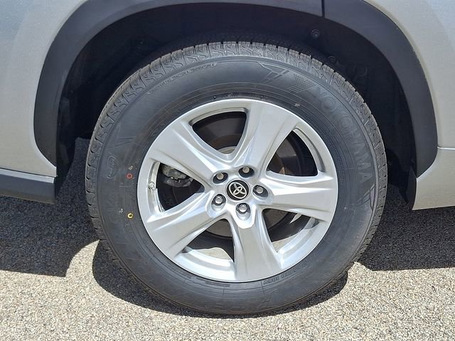 Used 2023 Toyota Highlander L FWD image 8