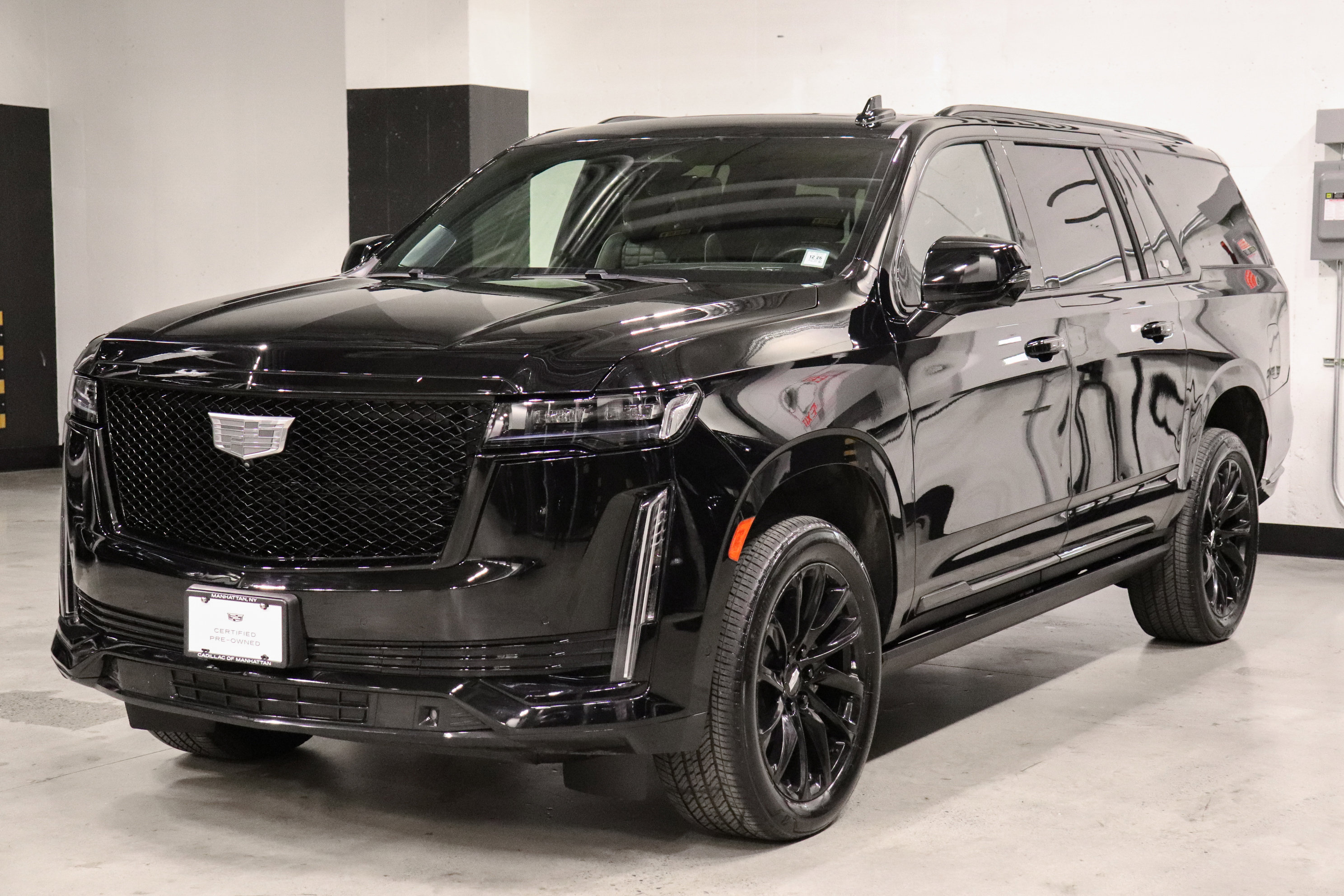 Used 2023 Cadillac Escalade ESV Sport Platinum w/ LPO, ONYX Package image 1