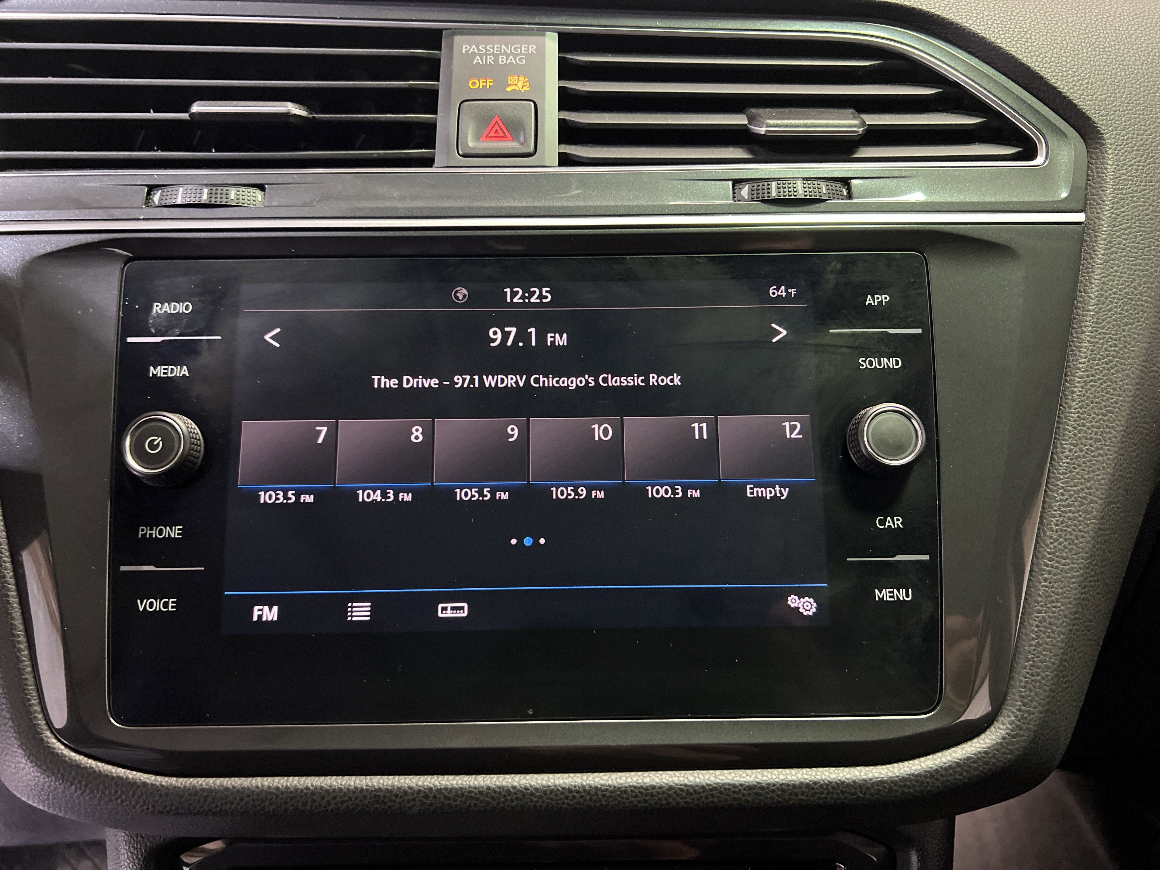 Used 2020 Volkswagen Tiguan SE image 19