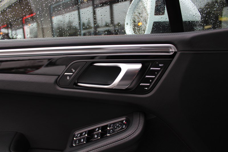 Used 2017 Porsche Macan S AWD/4WD image 22
