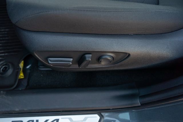 Used 2022 Toyota RAV4 XLE w/ Convenience Package image 18