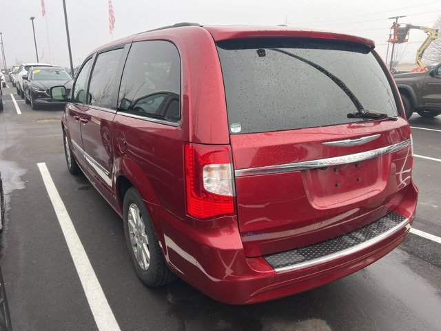 Used 2014 Chrysler Town & Country Touring image 6
