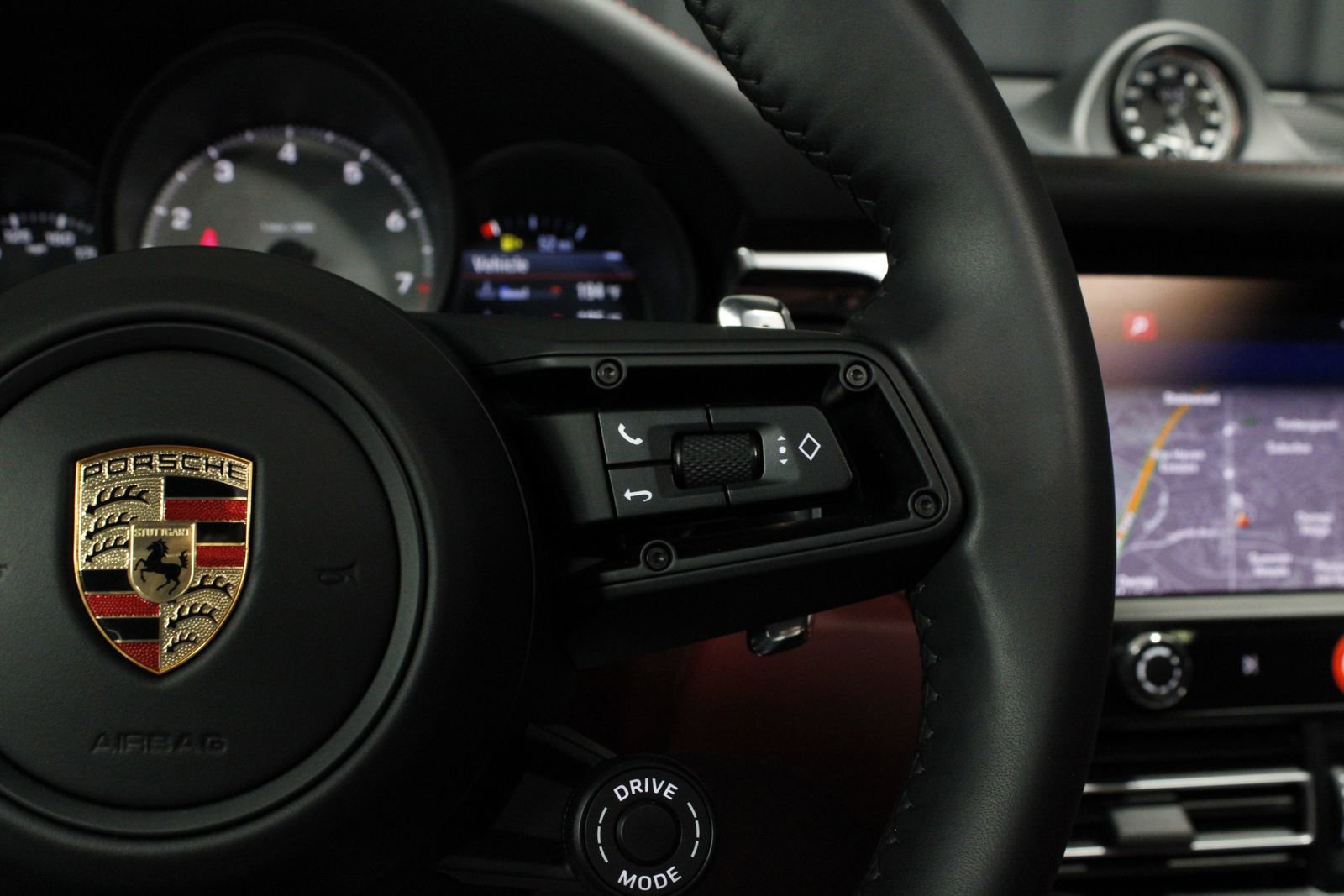 Certified 2025 Porsche Macan S AWD/4WD image 18