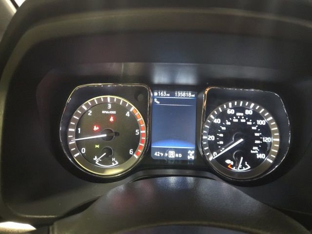 Used 2019 Nissan Titan SV w/ SV Convenience Package image 17