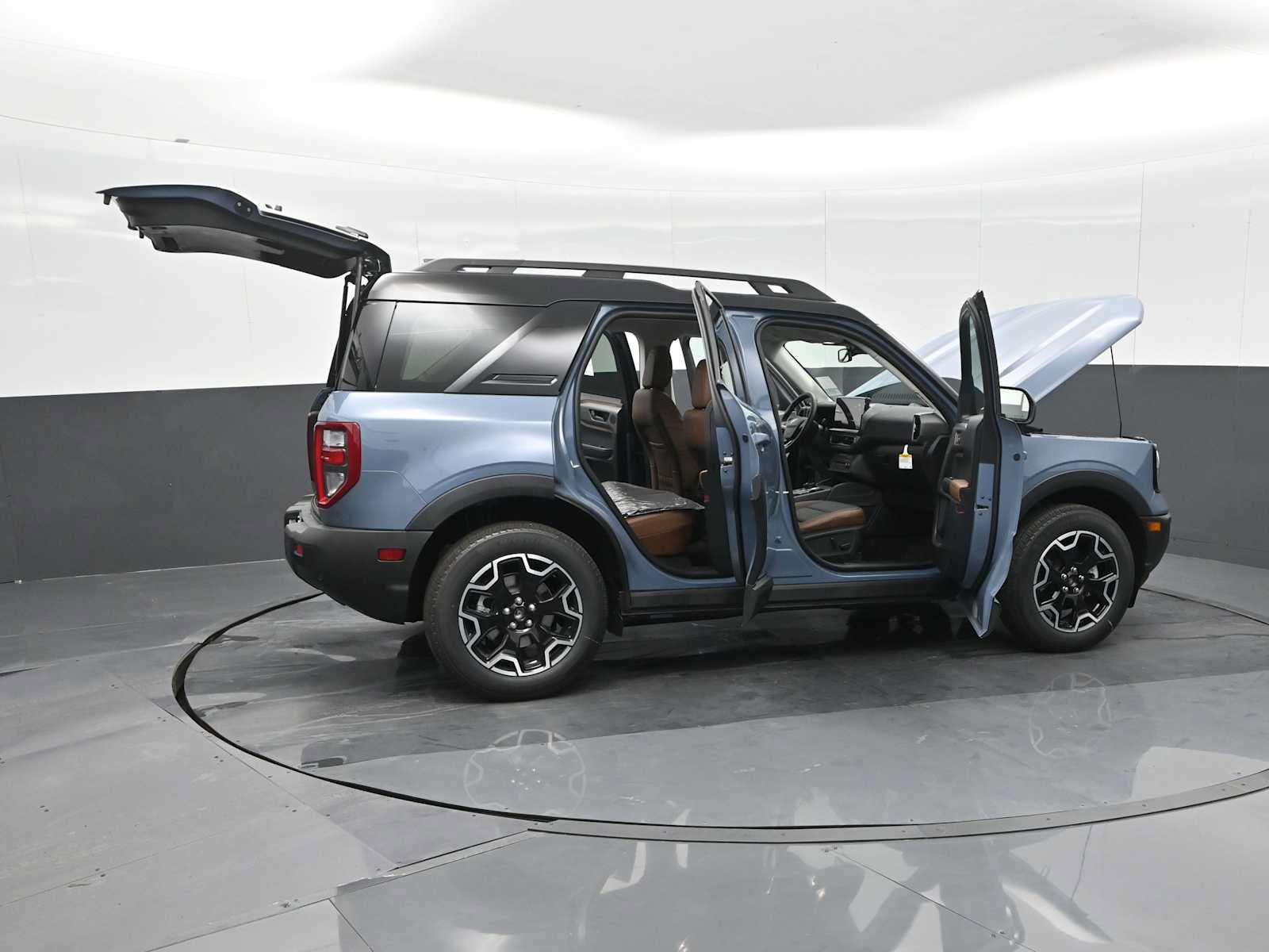 Certified 2025 Ford Bronco Sport Outer Banks w/ Outer Banks Tech Package+ AWD/4WD image 28