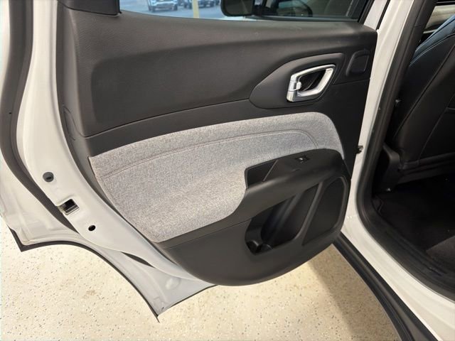 Used 2023 Jeep Compass Latitude w/ Sun and Sound Group image 39