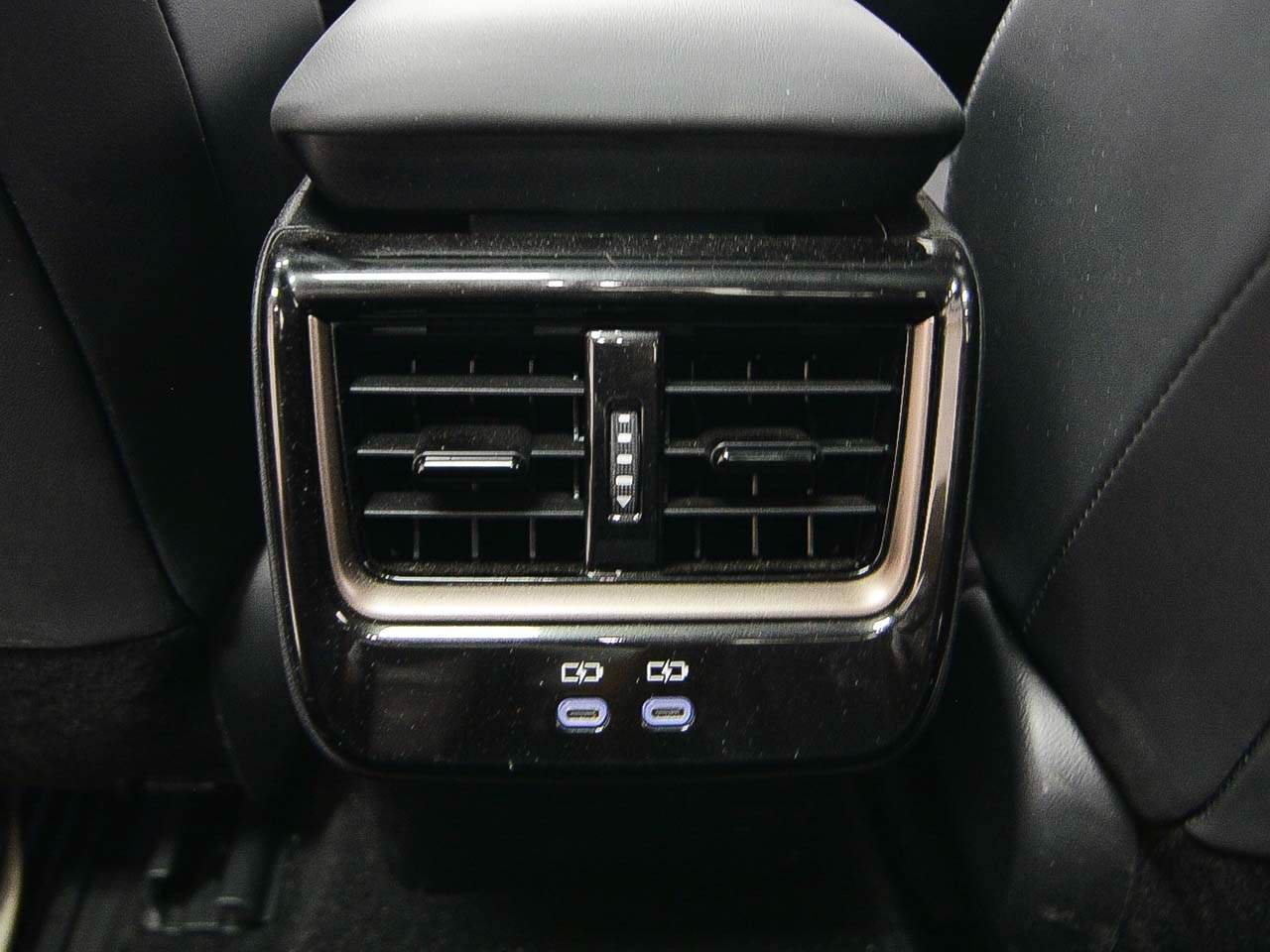 Used 2024 Toyota Crown Platinum AWD/4WD image 10
