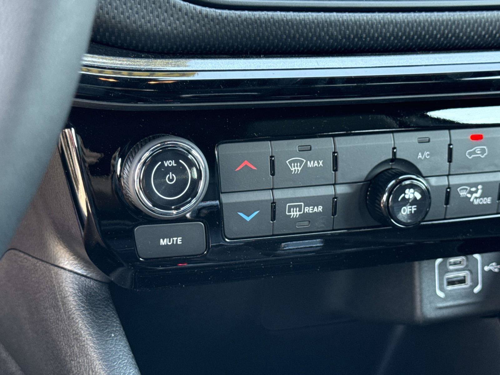 New 2026 Jeep Compass Latitude AWD/4WD image 25