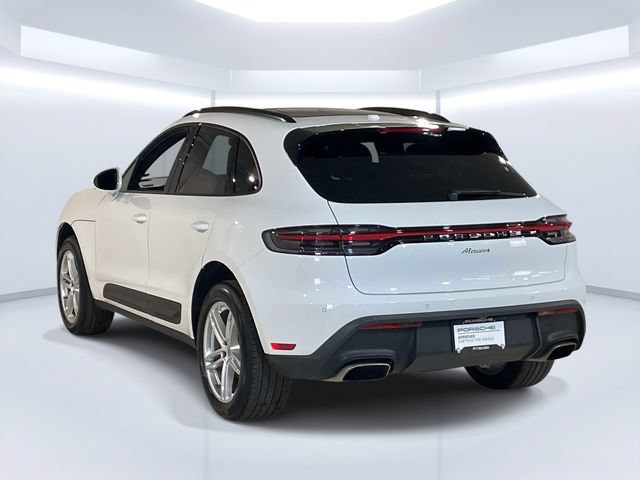 Certified 2024 Porsche Macan AWD/4WD image 3