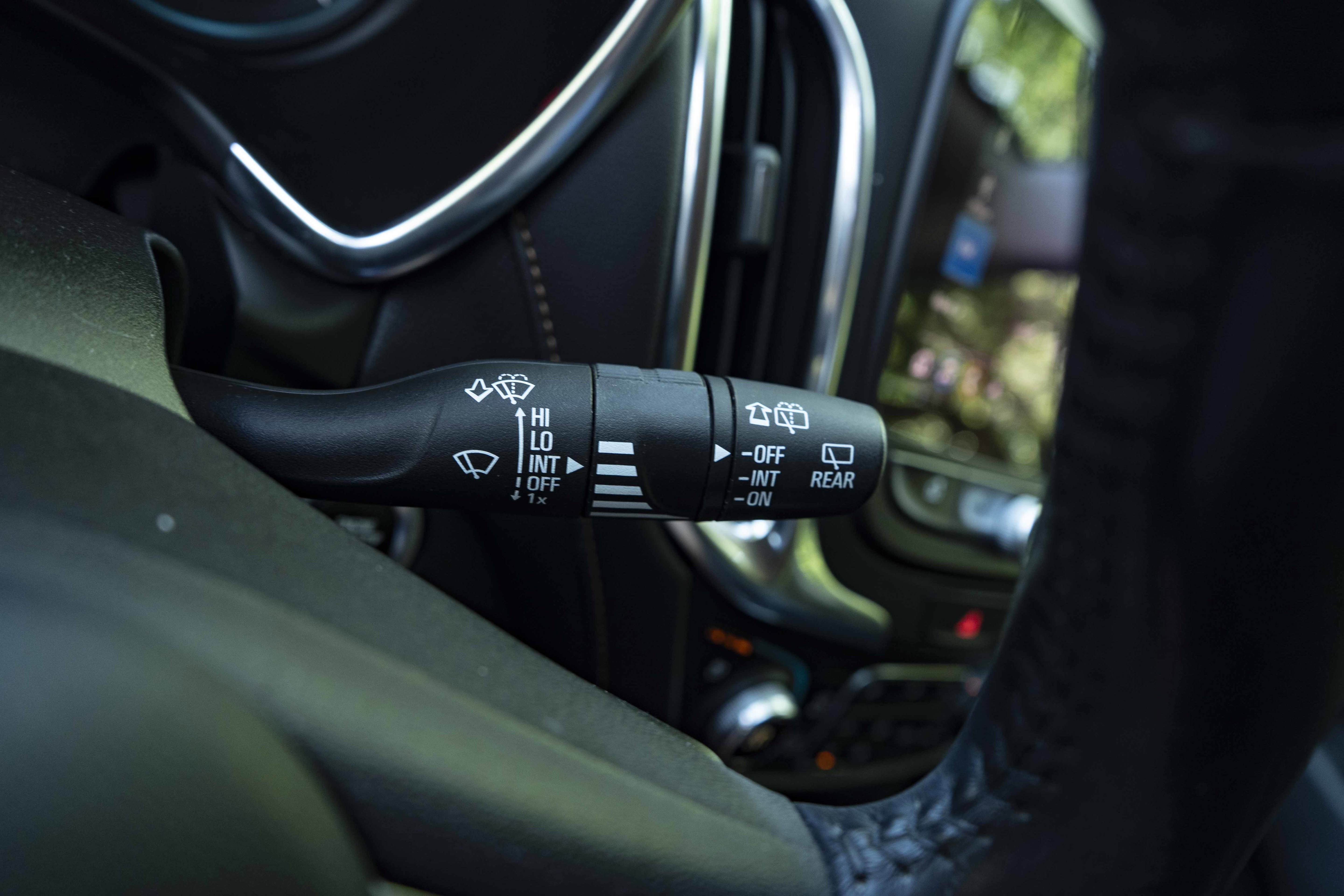 Used 2021 Chevrolet Equinox Premier FWD image 24