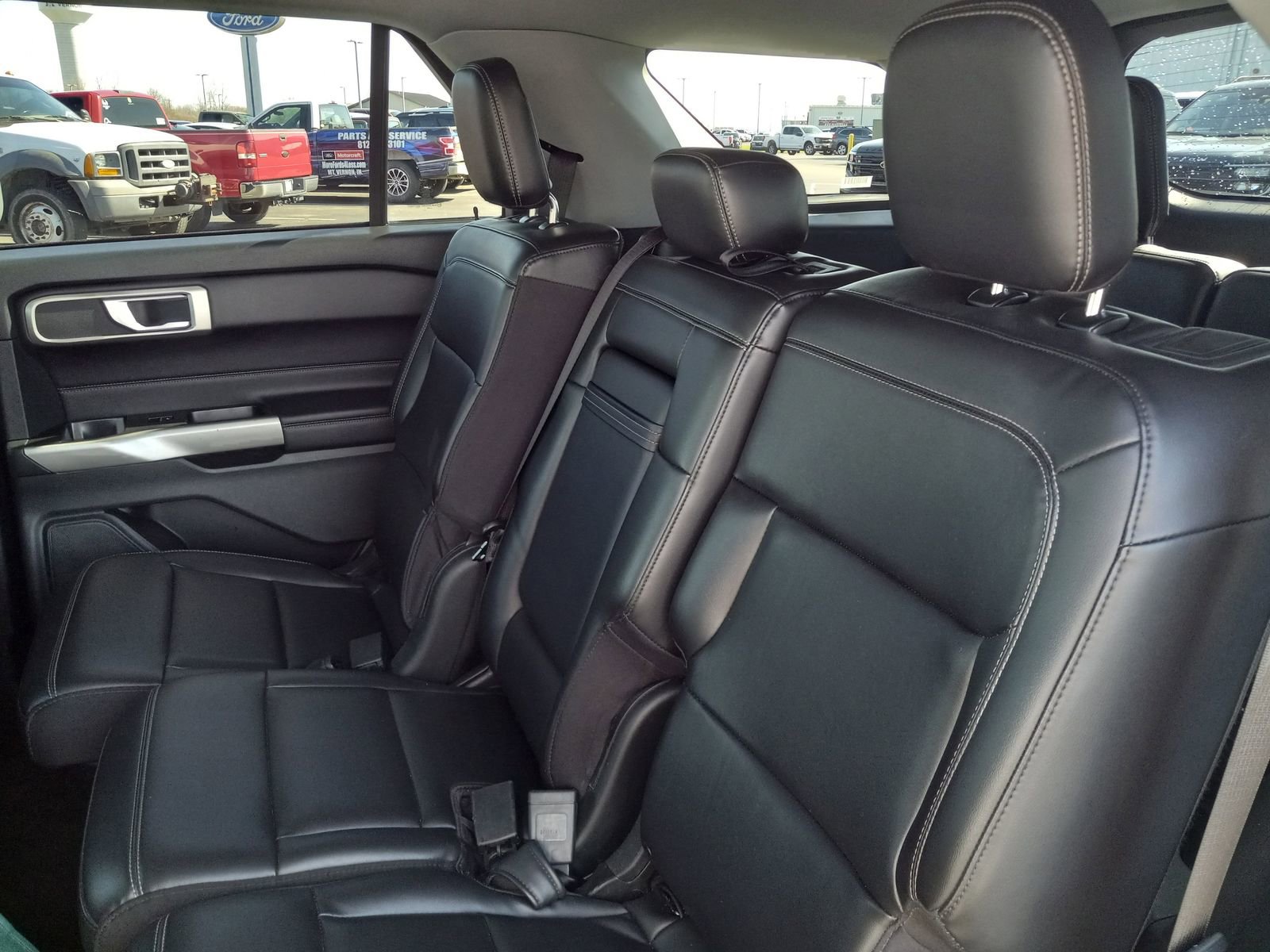 Used 2023 Ford Explorer XLT w/ Equipment Group 202A AWD/4WD image 15
