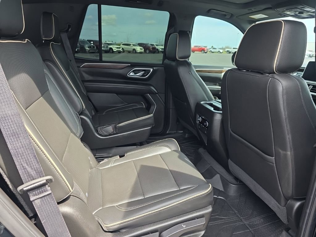Used 2021 Chevrolet Tahoe Premier w/ Premium Package AWD/4WD image 18
