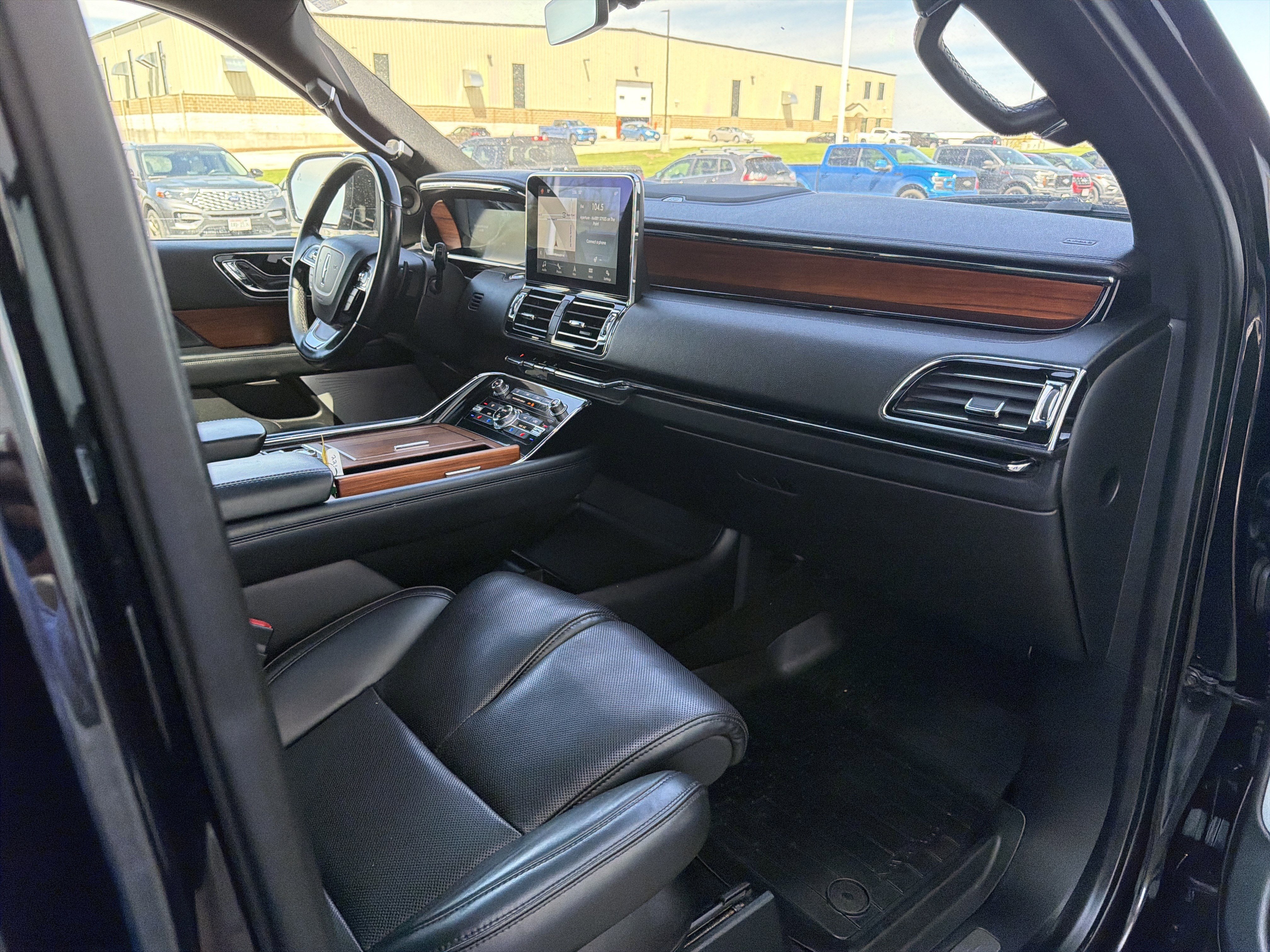 Used 2019 Lincoln Navigator Reserve AWD/4WD image 23