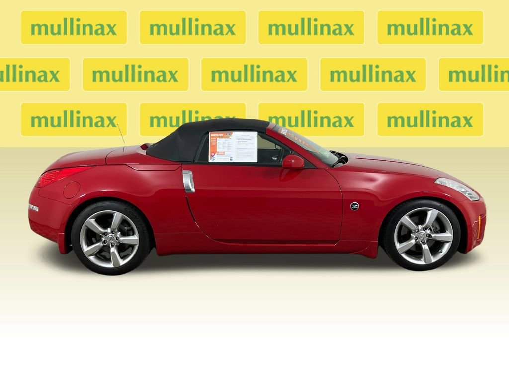 Used 2006 Nissan 350Z Enthusiast w/ (S02) Side Air Bags Pkg image 2