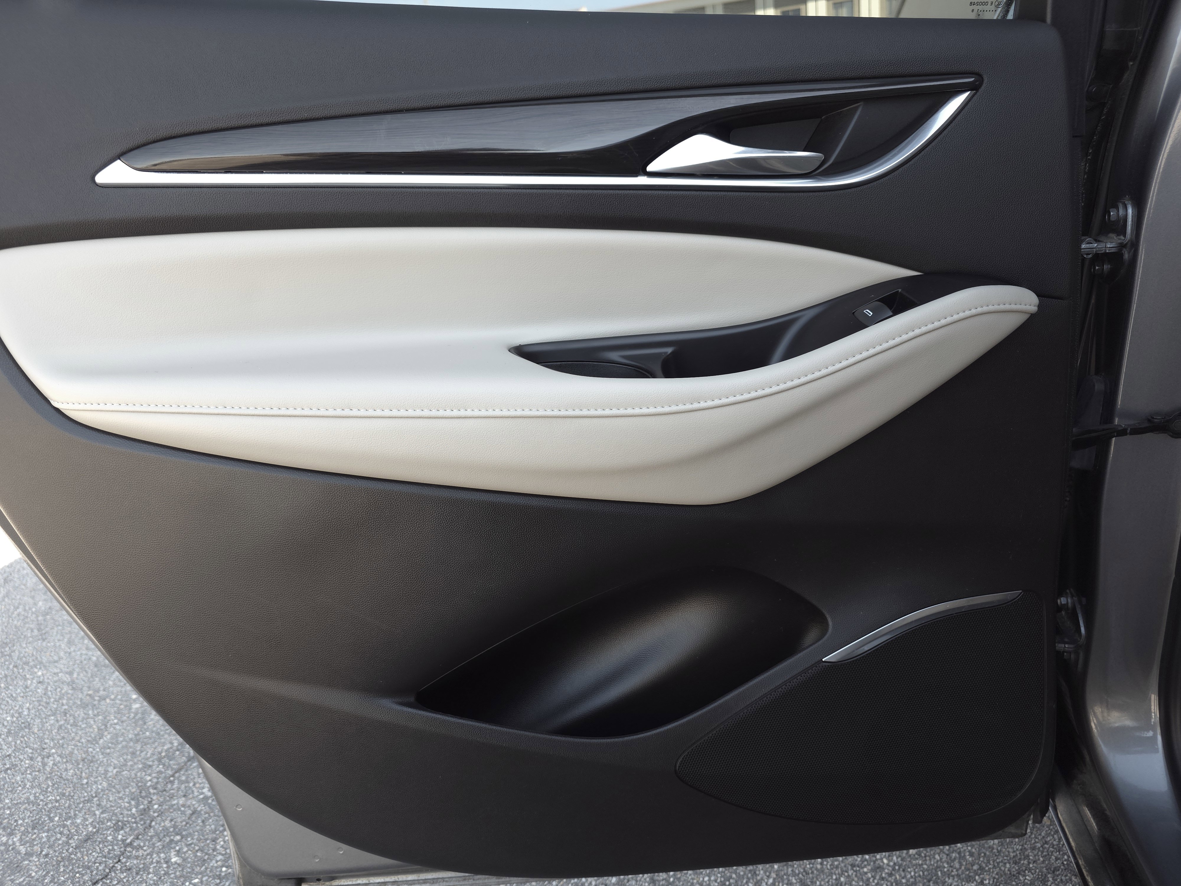 Used 2019 Buick Enclave Essence image 27