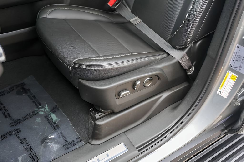 Used 2023 GMC Yukon Denali AWD/4WD image 11