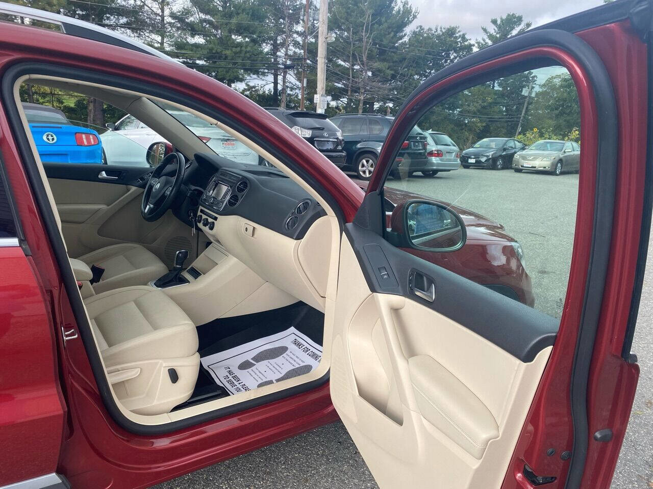Used 2013 Volkswagen Tiguan SE image 12