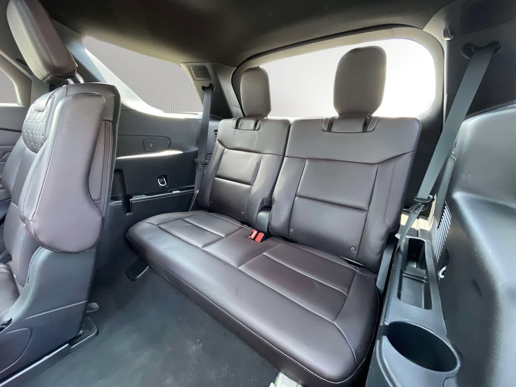 Used 2025 Ford Explorer Platinum w/ LUX Leather Package AWD/4WD image 13