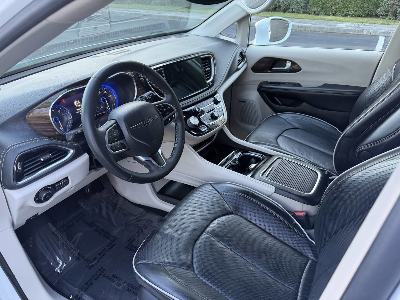 Used 2022 Chrysler Pacifica Limited image 14