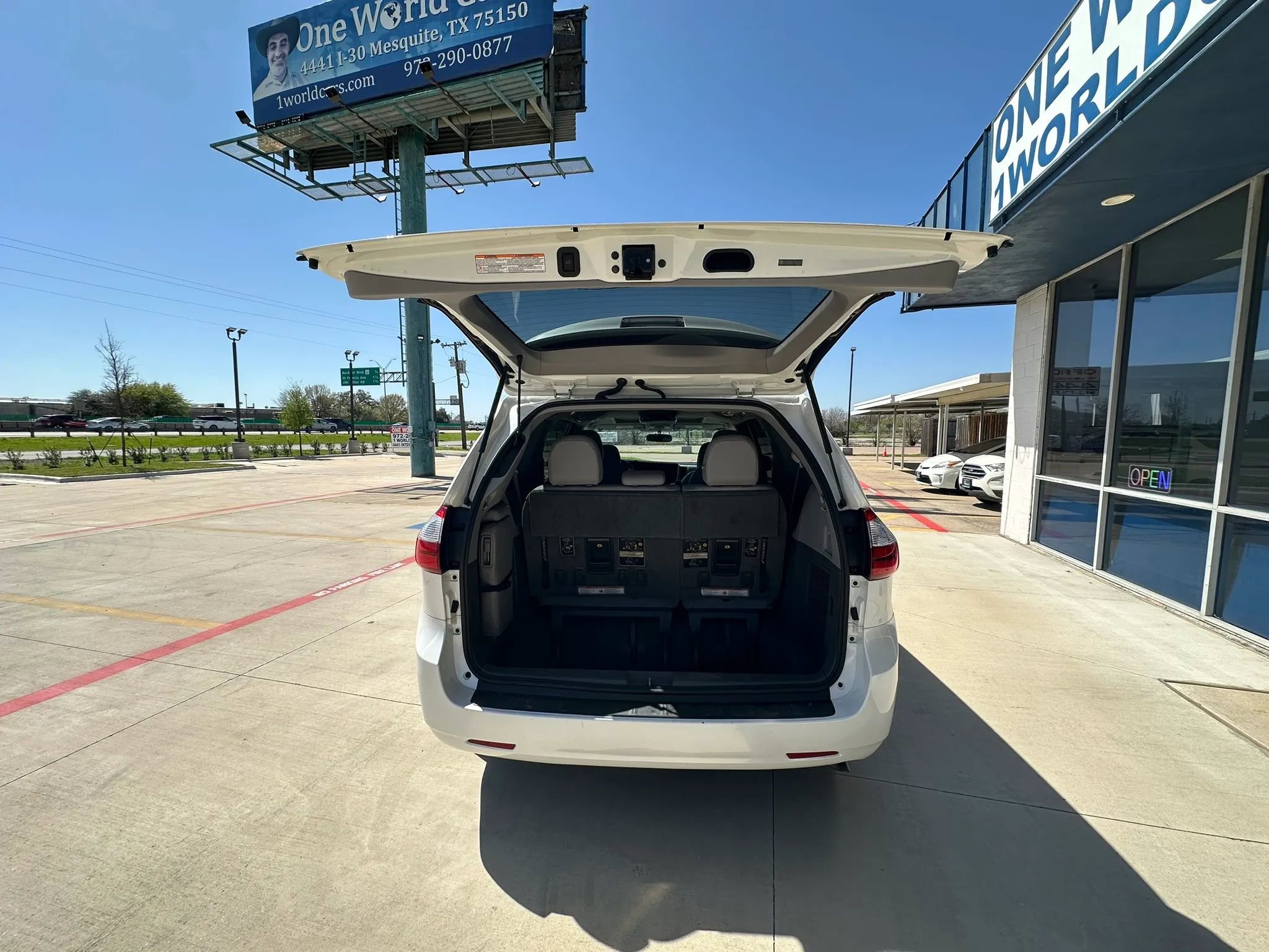Used 2015 Toyota Sienna XLE image 9